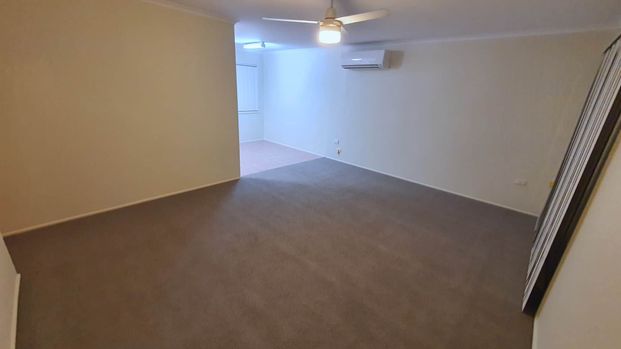 Relaxed Living in a Convenient Eagleby Location - Photo 1