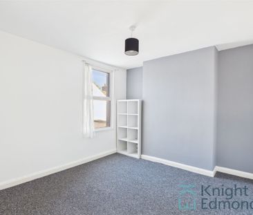 2 bed mid-terraced house to rent in Fox Street, Gillingham, ME7 - Photo 3