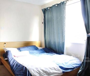 4 bedroom semi-detached house to rent - Photo 4