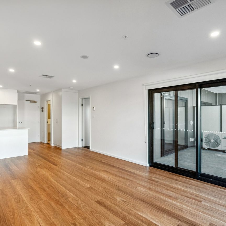 Stylish and Contemporary Design - Photo 1