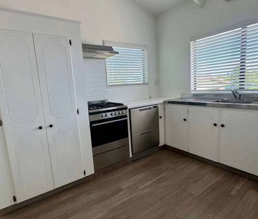 Spacious Family Home in Bellevue - Photo 5