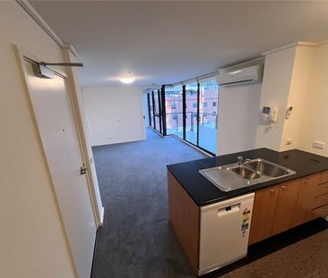 1010/668 Bourke Street - Photo 4