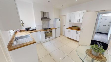 3 bedroom terraced house to rent - Photo 2