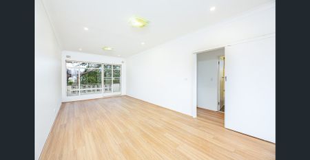 Newly Renovated 2-Bedroom + Study Apartment in Prime Location - Photo 5