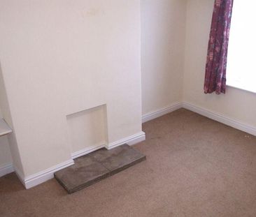 3 bedroom end of terrace house to rent - Photo 1