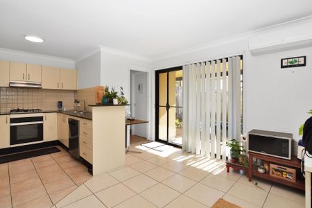 Spacious & Secure 3-Bedroom Townhouse in Convenient North Gosford Location - Photo 4