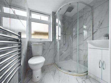 Property to rent - Photo 3