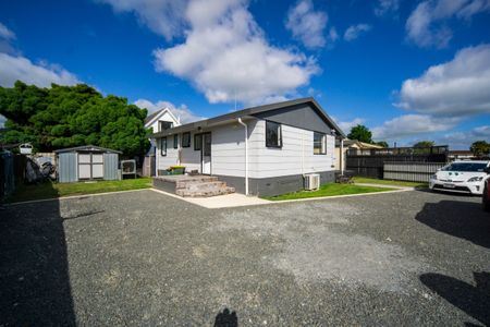 Stunningly Renovated 3-Bedroom Home - A Modern Retreat! - Photo 5