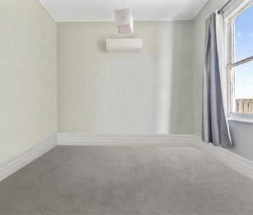 Updated three-bedroom home - Photo 2