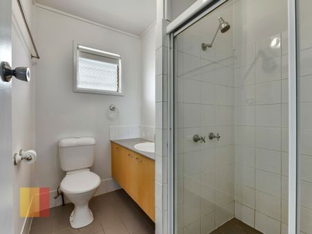 REFURBISHED UNIT IN NUNDAH ! - Photo 3