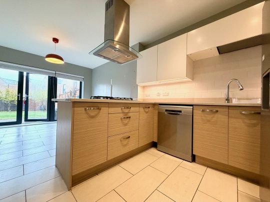 Cambridge CB2 - Photo 1