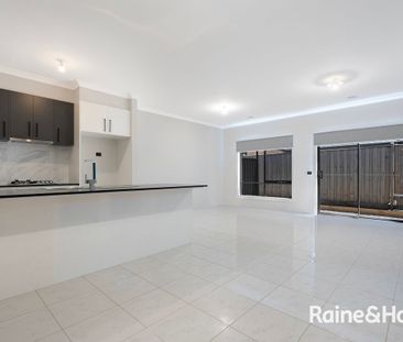 Brand new Family Home in Cranbourne East - $600/week - Photo 6