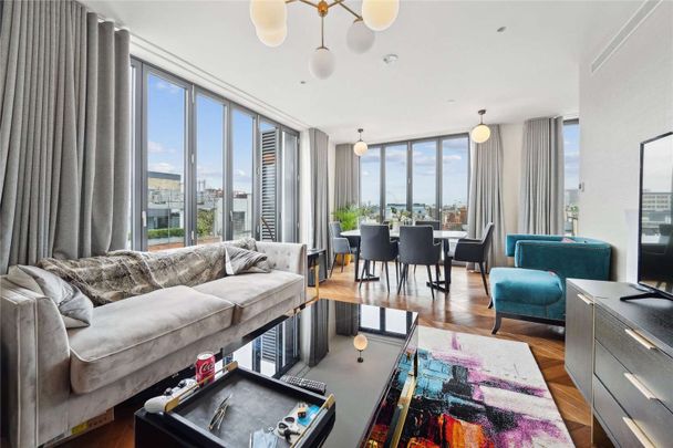 Stunning Penthouse on the 5th/6th floor of this incredible development. Featuring high ceilings and a roof terrace with views over Soho. - Photo 1