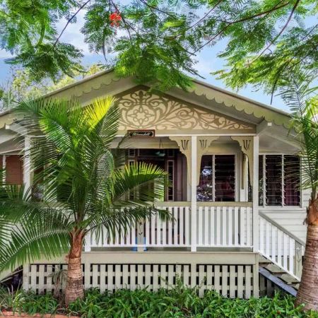 Gorgeous Renovated Studio - Photo 2