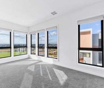 EXPERIENCE ELEVATED LIVING IN BROMPTON ESTATE! - Photo 3