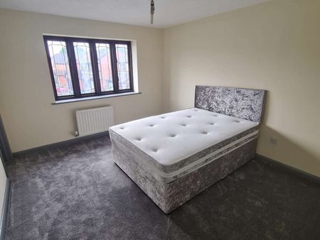 Double Bedroom Available in Professional House-share Room 1 - Photo 3