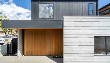 Near New High Quality Townhouse - Photo 3