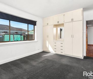 Two-bedroom home in sought after area - Photo 4