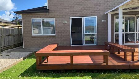 ALL UTILITIES INCLUDED - One Bedroom Unit with Off-Street Parking - Photo 4