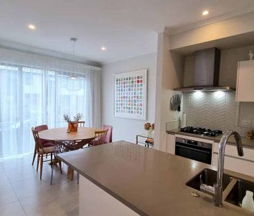 Hobsonville, 3 bedrooms, $700 - Photo 1