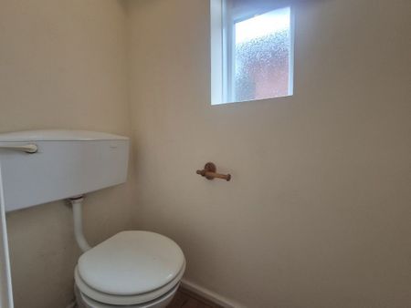 Ashfield Crescent, Wollescote, Stourbridge, DY9 - Photo 2