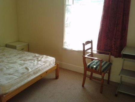 4 Bed House To Let - Student Accommodation Portsmouth - Photo 2