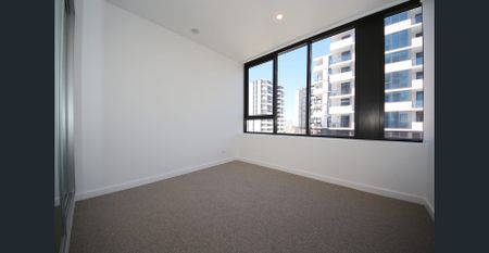 Brand New Larger 2 bedroom with sunny balcony - Photo 2