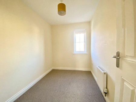 4 bedroom semi-detached house to rent - Photo 5