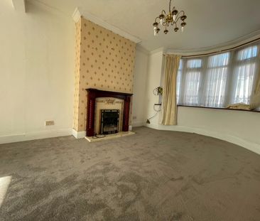 3 Bed Terraced House, Priory Close, HA0 - Photo 3