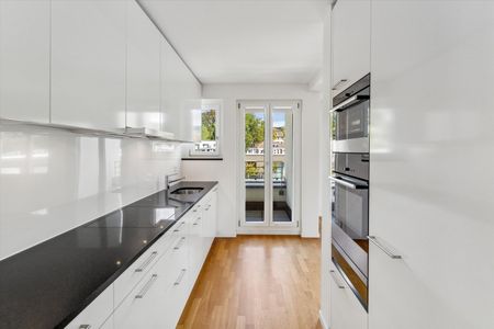 "Spacious attic apartment in Seefeld with direct location at Zurich Stadelhofen" - Foto 3