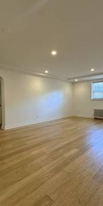 2696 LAKE SHORE BLVD. W. #2- 2BED/2BATH, LAUNDRY, STEPS TO TTC - Photo 3