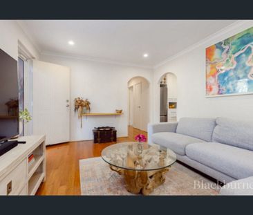 Private Courtyard Oasis in the Heart of Inglewood - Photo 1