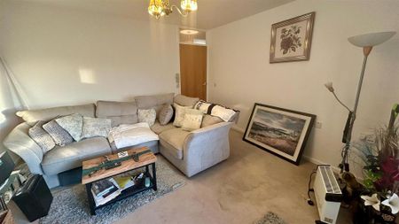 2 bedroom retirement property to rent - Photo 3