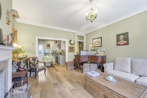 Albert Bridge Road, London, SW11 - Photo 1