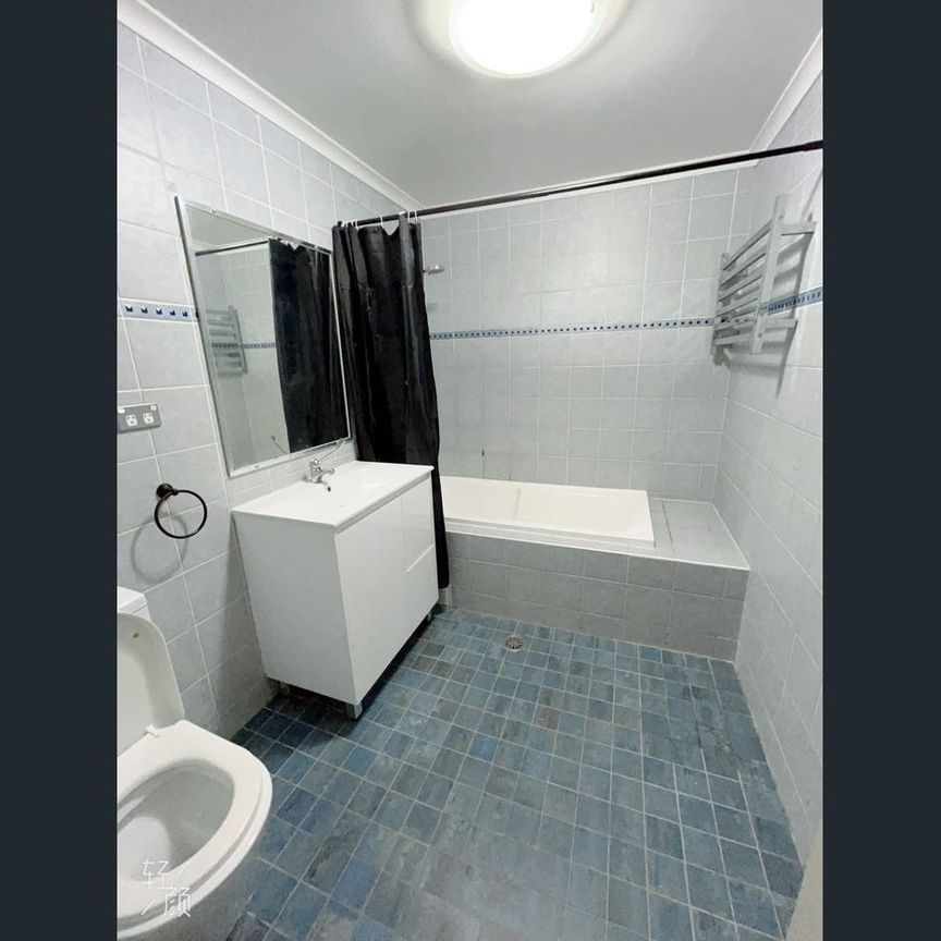 Super Convenient & Affordable 2B2B! Closed to Restaurant, Supermarket, Bus station, Train, UNSW, USYD, UTS - Photo 1
