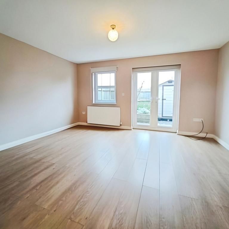 4 bedroom semi-detached house to rent - Photo 1