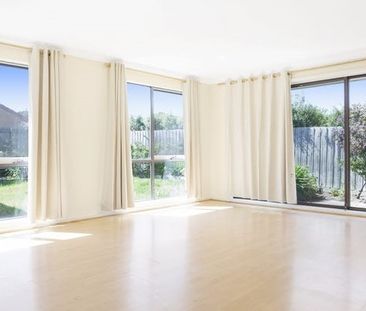 Beautiful 3 Bedroom Home - Photo 2