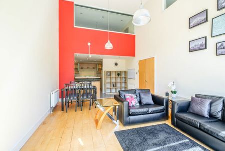 To Let 2 Bed Flat - Photo 2