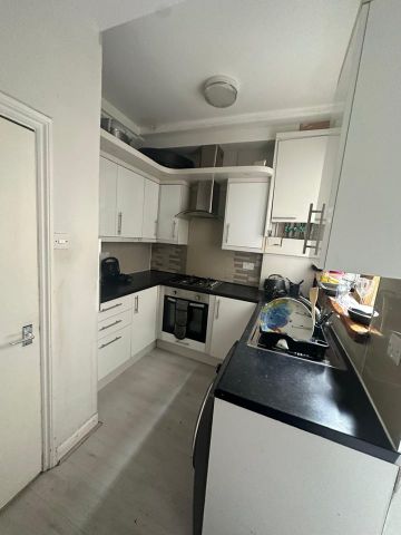 Room in a Shared House, York Road, N11 - Photo 4