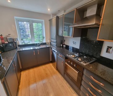 1 bedroom in a flat share to rent - Photo 4