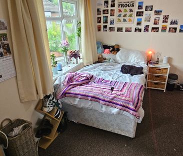 6 Bed - 16 Ash Crescent, Headingley, Leeds - LS6 3LE - Student - Photo 3