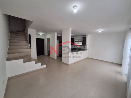 CASA EN RENTA NUEVA AL PONIENTE - Foto 2