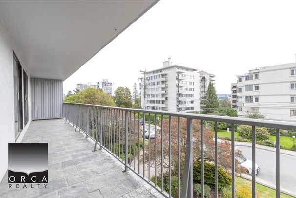 301-1745 Esquimalt Avenue, West Vancouver - Photo 1