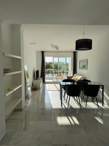 Alquiler de piso en Los Naranjos - Photo 4