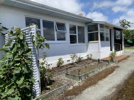 Charming 2-Bedroom Unit for Rent near the Heart of Richmond - Photo 3