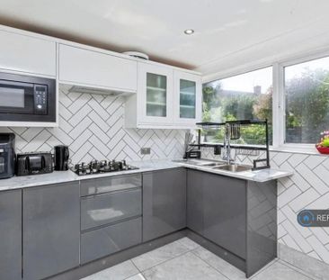 3 bedroom terraced house to rent - Photo 6