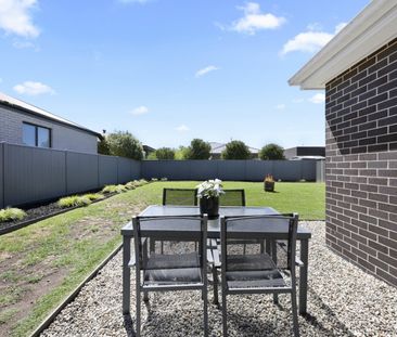 Spacious Family Home in a Prime Location - Photo 6