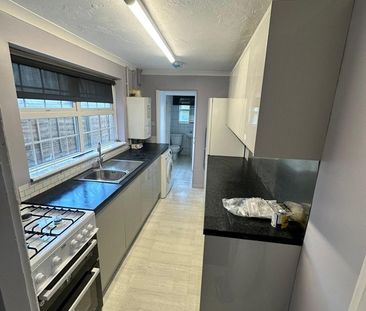 4 Bed Terraced House, Belmont Road, RG30 - Photo 1