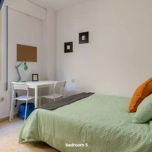 Plaça del Dramaturg Faust Hdez. Casajuana, Valencia, Valencian Community 46003 - Photo 1