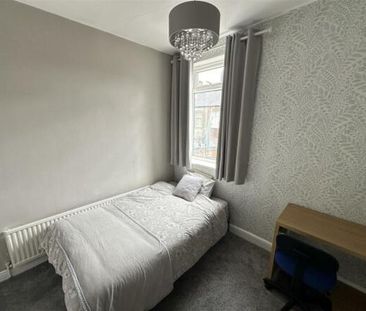 3 Bed Flat, Heaton Chapel, SK4 - Photo 1